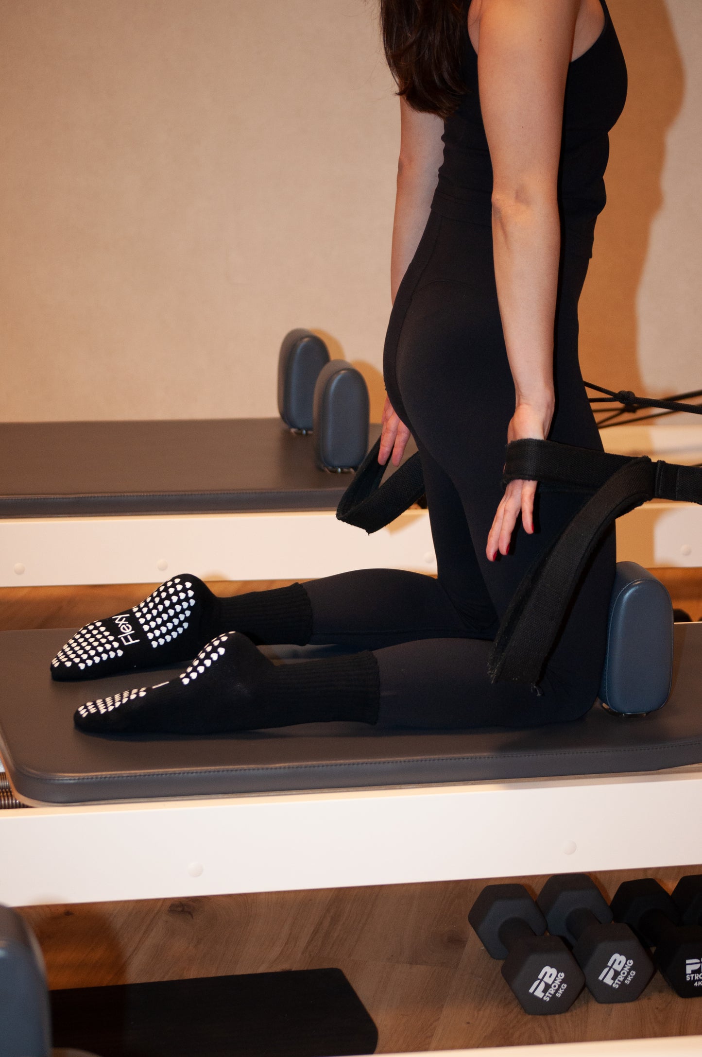 Flexy Crew Black Grip Socks